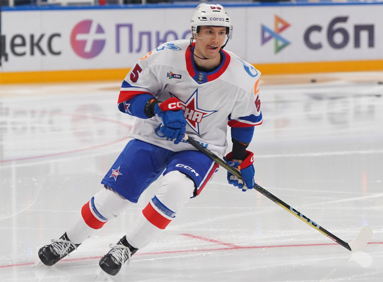 «Бегал с «Шанхаем» с глазами по 5 рублей. Поднимаю голову, а вокруг как будто 7 соперников», - Дишковский о лидерах раздевалки СКА, легионерах и хоккейном кайфе