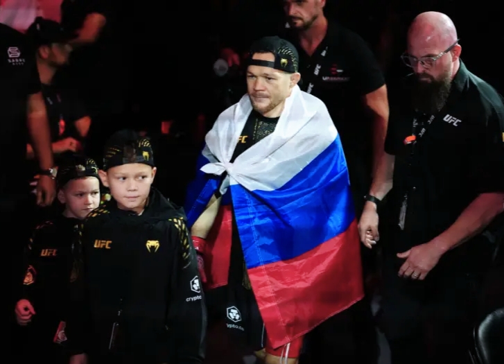 Глава UFC назвал Петра Яна величайшим бойцом, и заявил, что есть смысл вернуть турнир в Россию