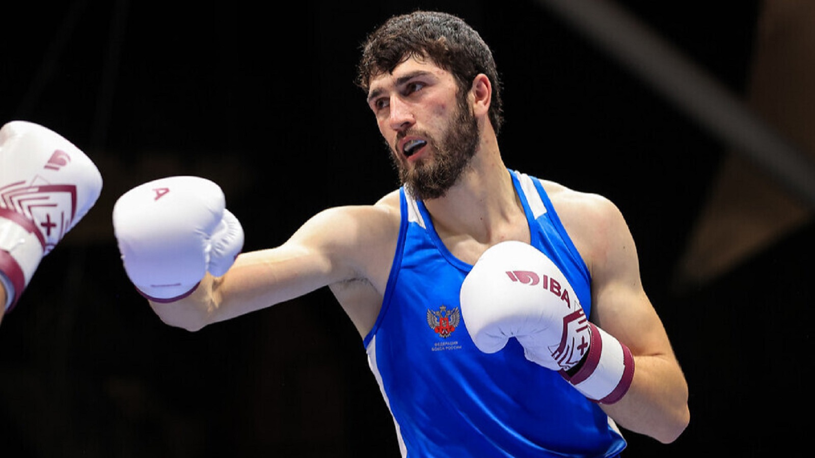 Золото Исмаила Муцольгова позволило России догнать Казахстан в медальном зачете ЧМ-2025. Все решат финалы в четырех тяжелых весах