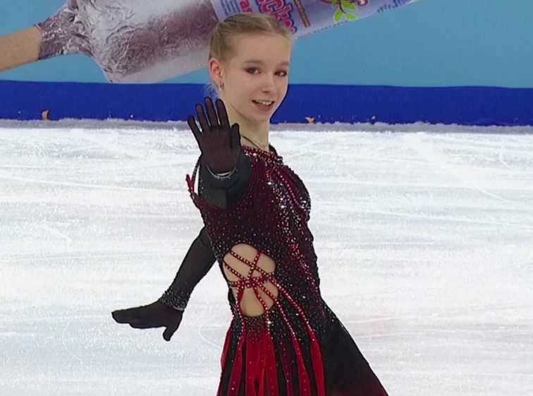 Гуменник подтвердил олимпийские амбиции, оторвавшись на 50 баллов. Петросян - вне конкурса на гран-при: упала, но взяла 3-е место