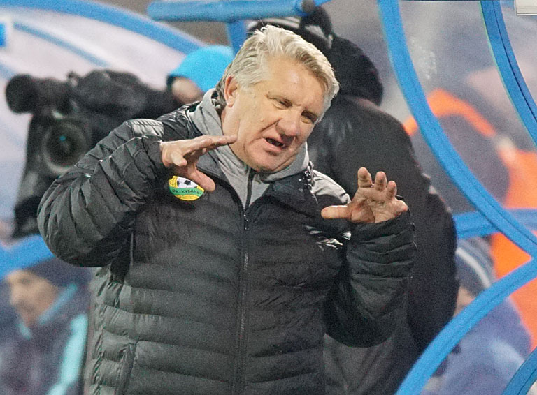 Команда Сергея Ташуева, воодушевленная обретенными шансами на РПЛ, разгромила «Чайку» на выезде