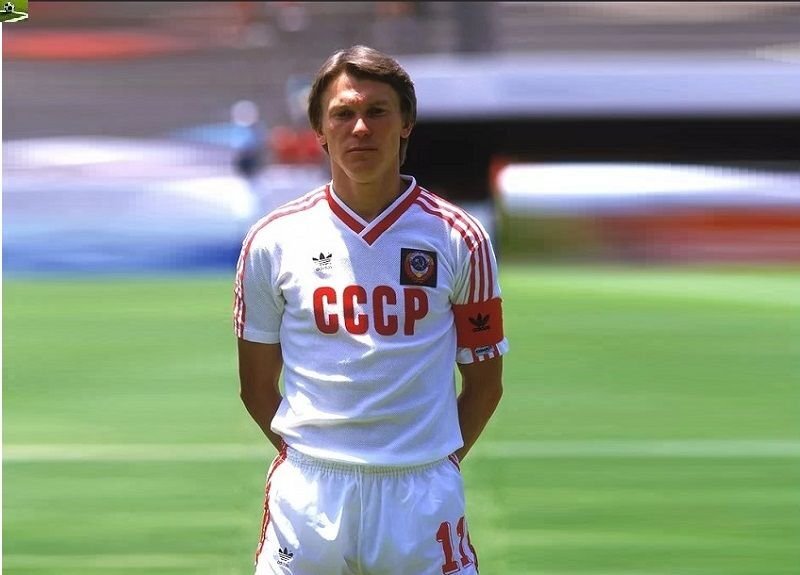 И на Кипре помнят - ФК «Арис» поздравил Олега Блохина с днем рождения