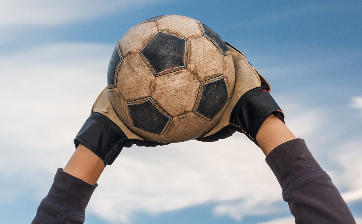 Эксперт назвал двух вратарей из России - они лучшие в мире по игре на линии