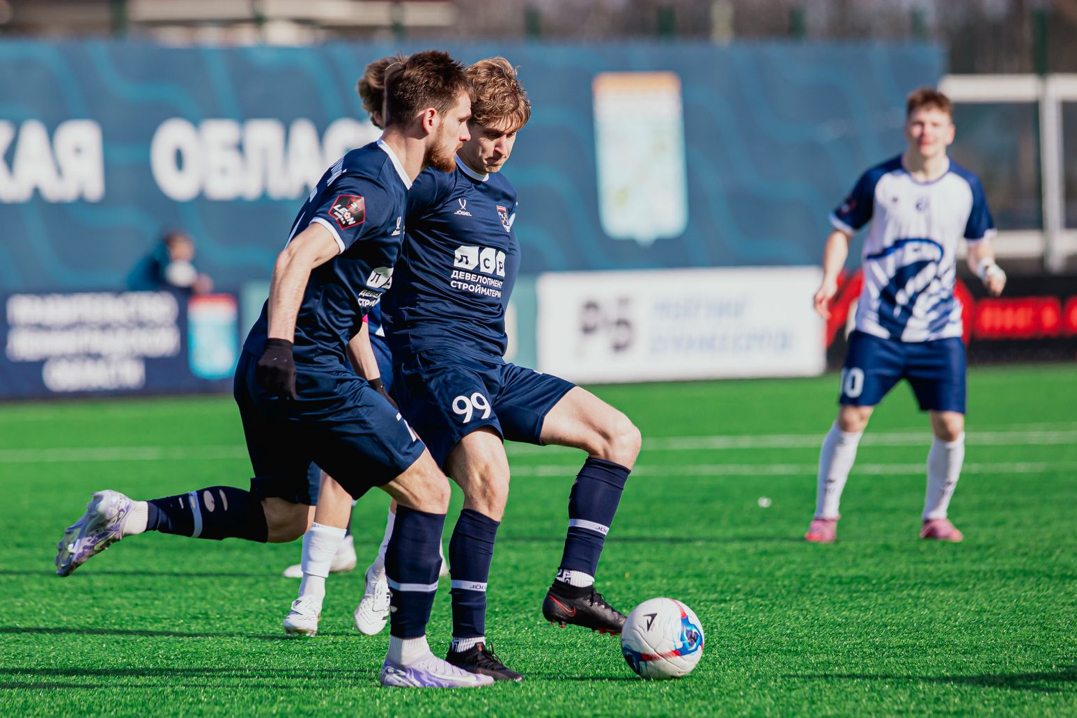 «Ленинградец» единолично возглавил турнирную таблицу