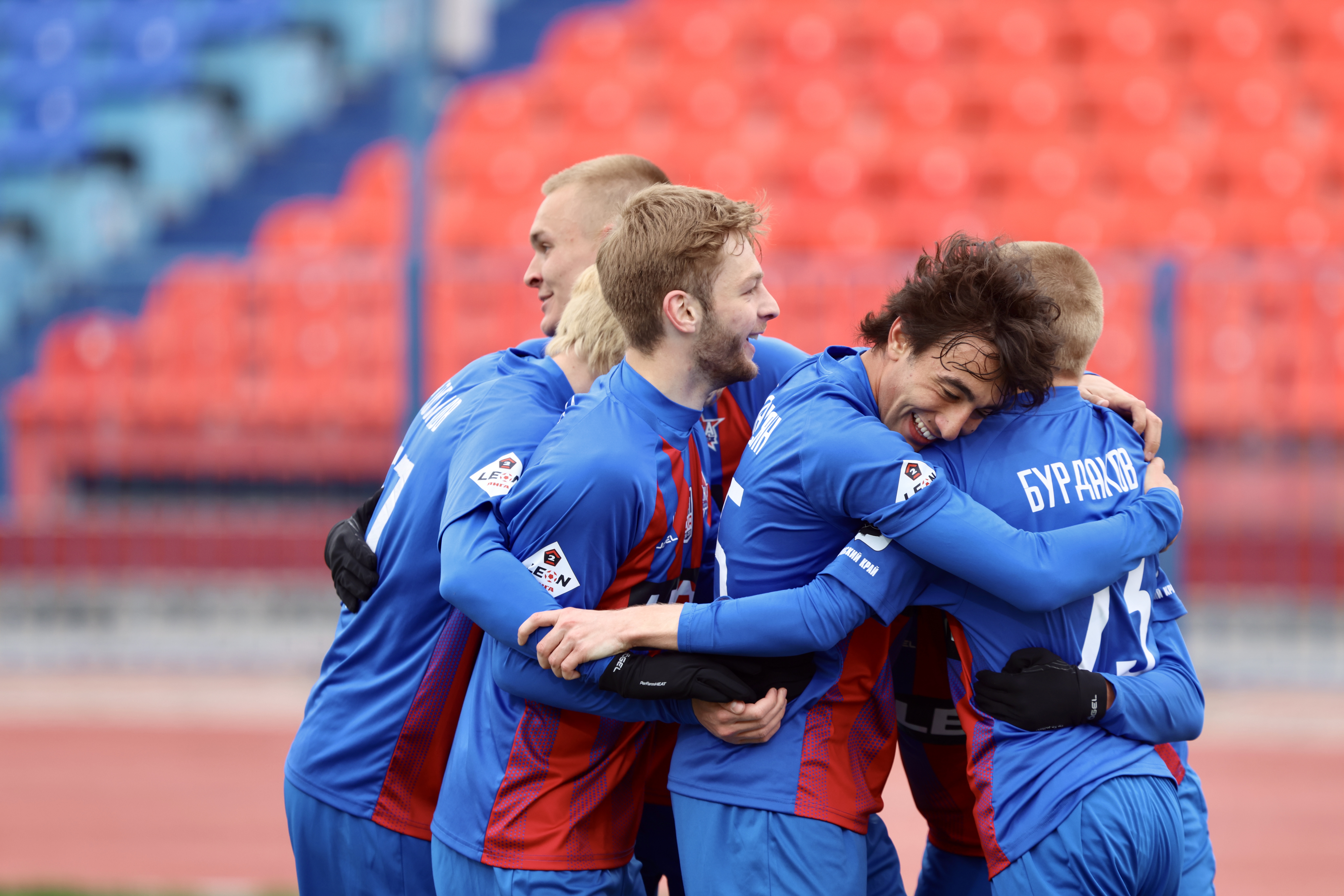 Субботнее утро в России началось с хет-трика!