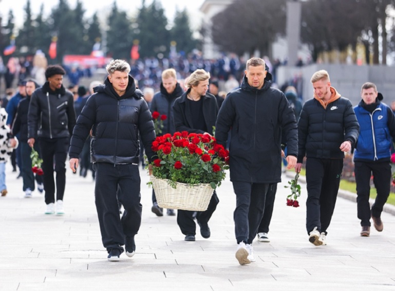 В канун 80-летия Великой Победы «Зенит» посетил место крупнейшего массового захоронения жертв войны. Делегация была самой масштабной