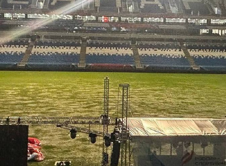 Семак готов к любому развитию ситуации, но «Зенит» собирается лететь в Самару. Фото газона «Крыльев»