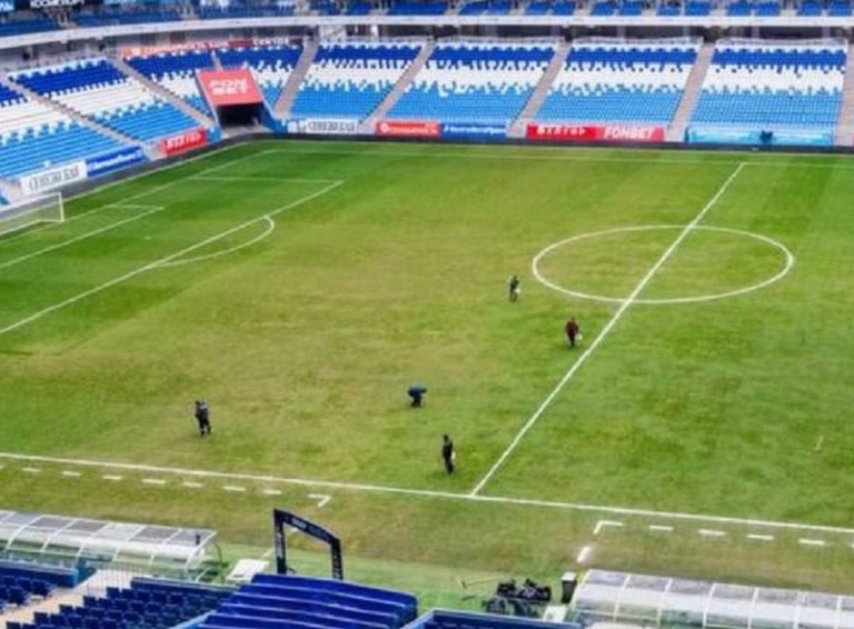 ФОТОфакт от инсайдера: Как готовилось поле в Самаре к сегодняшнему матчу – потёмкинская деревня стоптанного газона