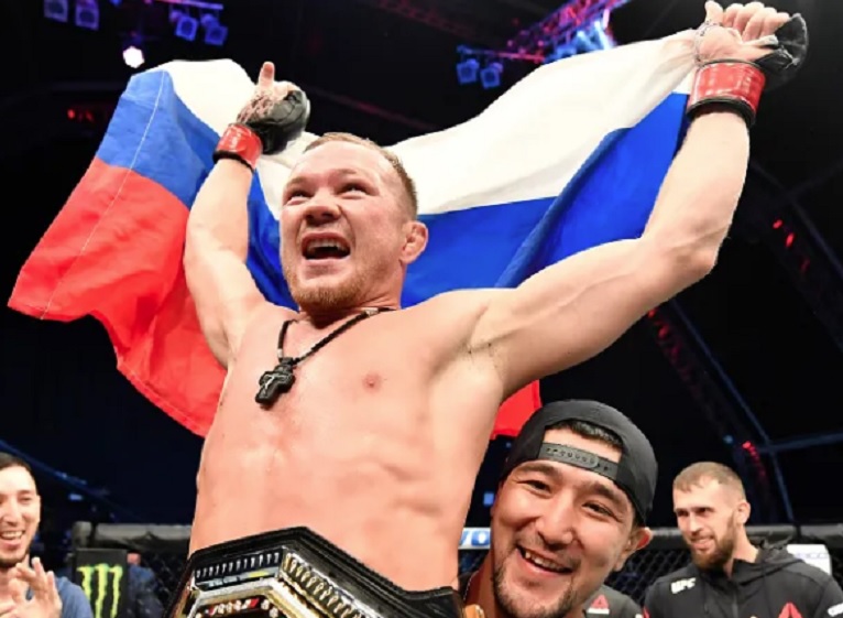 Российский триколор в Лас-Вегасе! Пётр Ян вернул себе чемпионство в титульном бою с грузином Двалишвили – впервые в UFC для наших бойцов