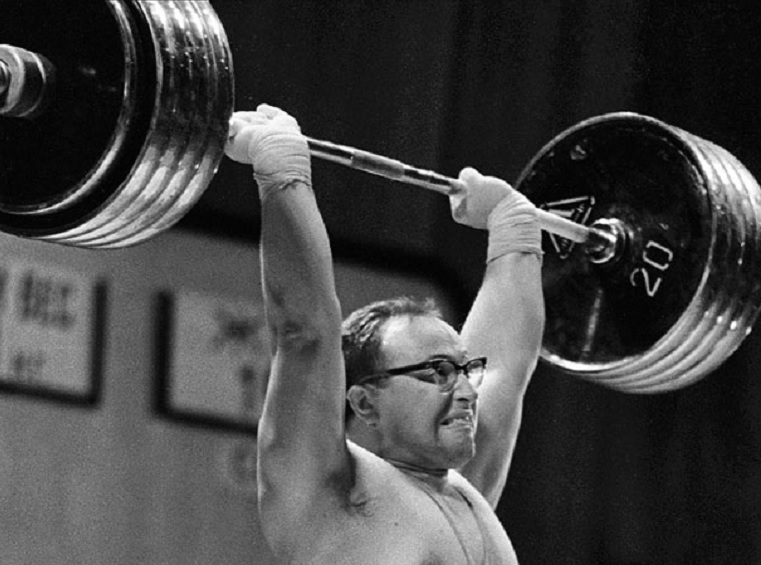 Справедливость и несправедливость силы. Юбилей легендарного штангиста остался почти незамеченным. Хронограф-2025