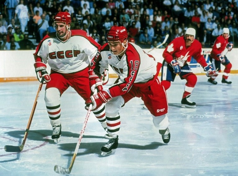 «Красная Машина» училась жить по западным законам. Под грохот танков и череду скандалов