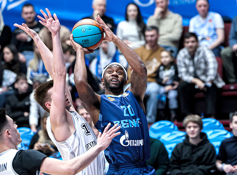 Зенит в домашних стенах второй раз подряд громит очередного соперника