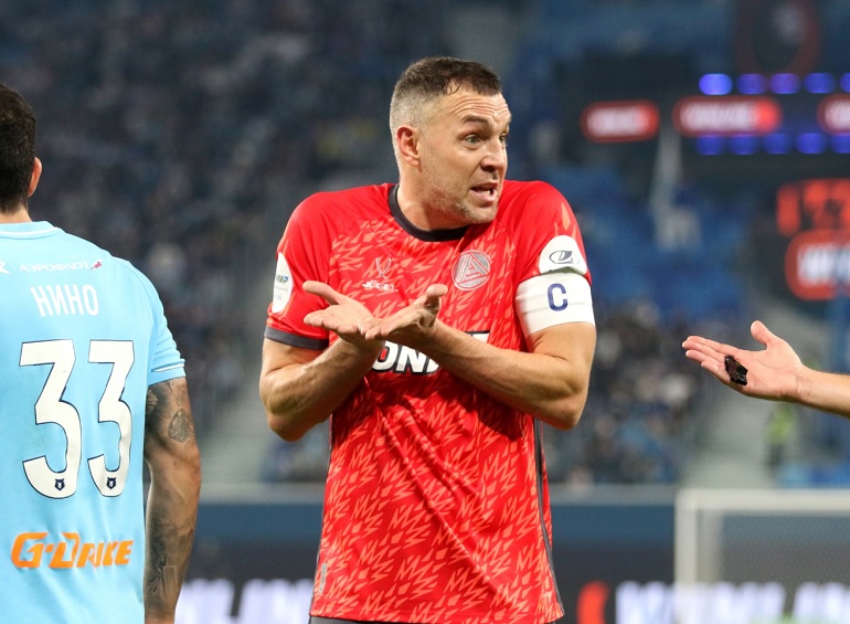 Орлов назвал Дзюбу играющим тренером, без которого уже «Акрон» и не представить – пикировка с флюгером и прозрением после 50 забыта?