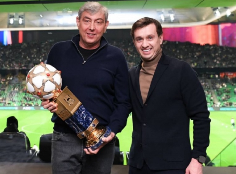 Президент РПЛ подтвердил, что именно «Зенит» предложил учредить премию за значительный вклад в развитие футбола и первым наградить Галицкого