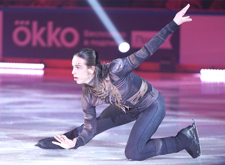 Побед России точно станет больше! МОК для наших атлетов положил под новогоднюю ёлку подарки. Их пока не слишком много и некоторые упакованы в кучу условий, но главное, что лед тронулся