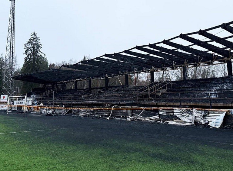 Раздосадованные вылетом команды юные фанаты сожгли домашний стадион 9-кратного чемпиона страны