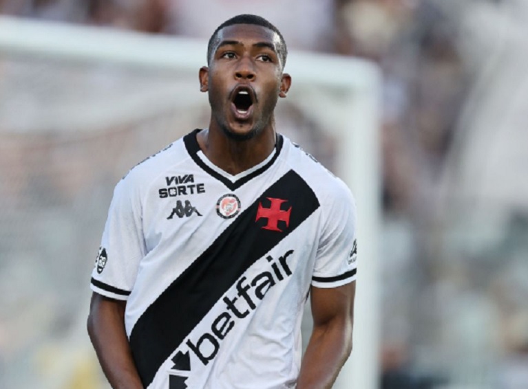 «Бавария» намерена перебить предложение «Зенита» 19-летнему форварду деньгами