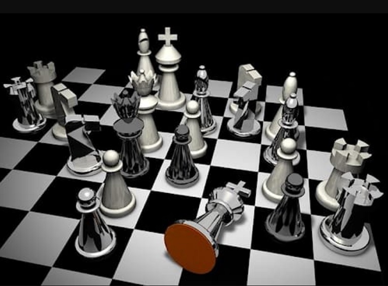 Дивеев и Лусиано - рокировка в длинную сторону, после которой более выгодное положение занимает сделавший ход «Зенит»