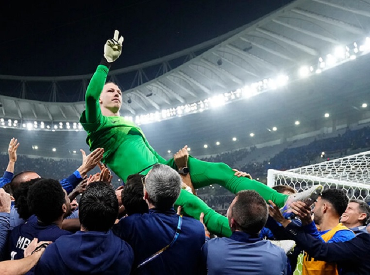 Аршавин - Сафонову: Продолжай покорять Европу и учи их русскому! L’Équipe: Родился Царь…