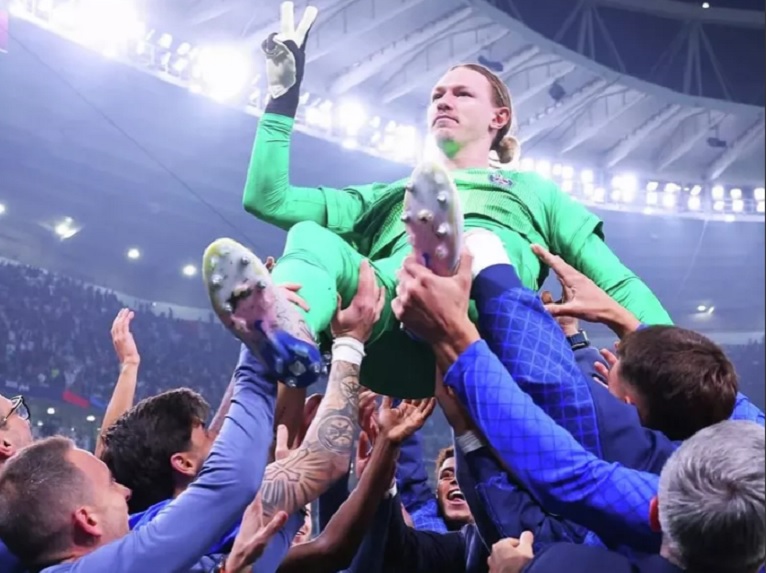 МОСТОВОЙ: Сафонов молодец, здорово! А что здесь такого? Игроки «Фламенго» пробили так, что даже беременная отобьет