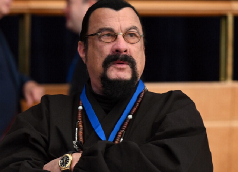 Сигал заменил Зыкова в сборной. Между клюшками