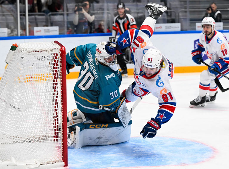 Армейские качели команды Ларионова. В Минске «красно-синие» обыграли лидера конференции, а в Сочи оглушительно уступили одному из аутсайдеров