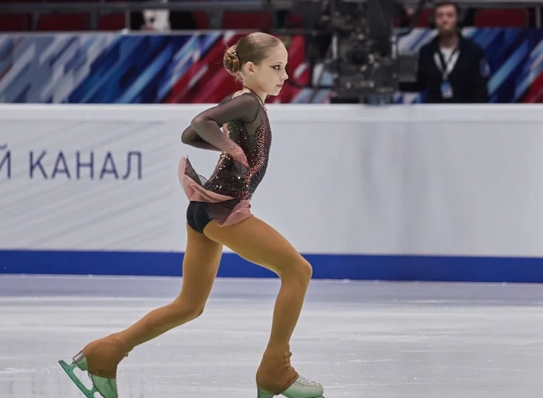 16-летняя воспитанница Плющенко первой в истории России исполнила сальто, запрещенное в фигурке полвека назад