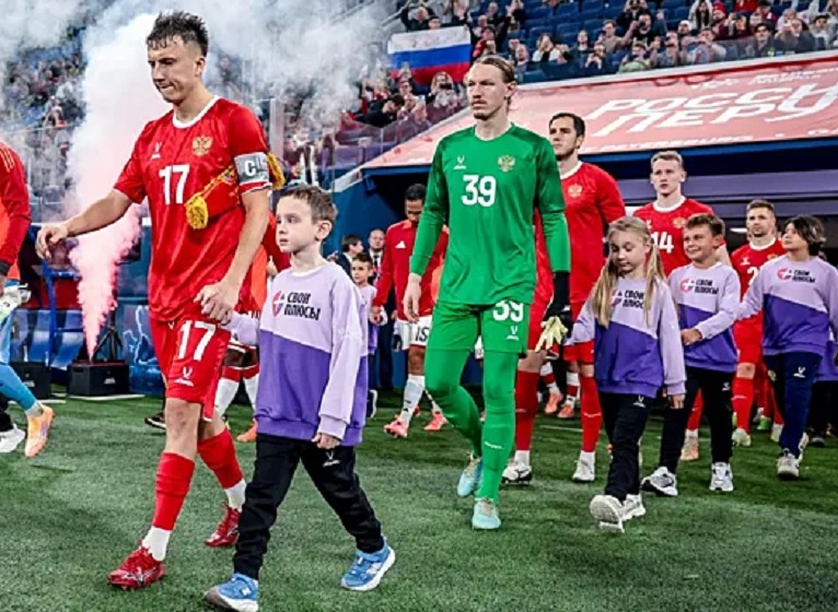 Матвей Сафонов против Александра Головина. В «стыках» Лиги чемпионов «Пари Сен-Жермен» сыграет два матча против «Монако». Ответная игра пройдет на «Парк де Пренс»