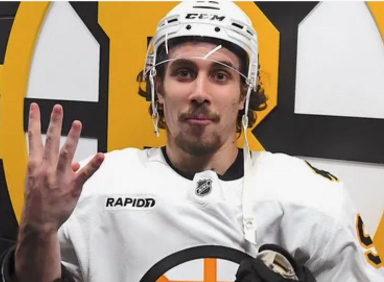 Д’Артаньян передал привет армейцам и Ротенбергу. Между клюшками