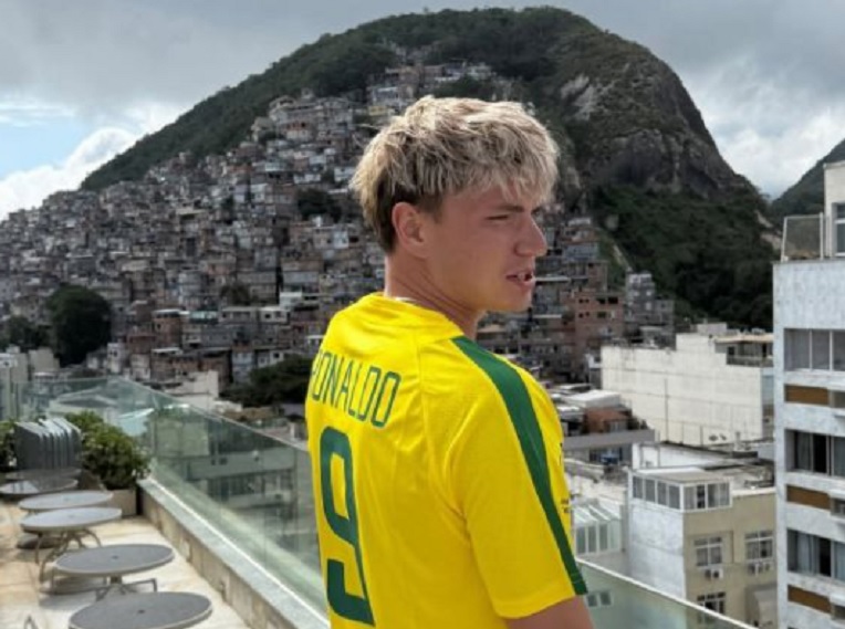 «И это всё о нём…» - Мостовой в отпуске побывал в Бразилии: «Байбово!». Однако есть одно «но», и приличное