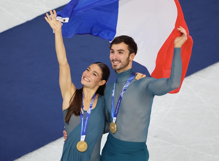 Магия танца на Олимпийском льду. Француз Гийом Сизерон стал двукратным олимпийским чемпионом с новой партнершей