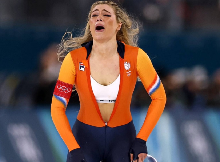 Скандальная слава голландской красотки-конькобежки затмевает ее медали Олимпиады – показала нижнее белье после финиша и заработала миллион