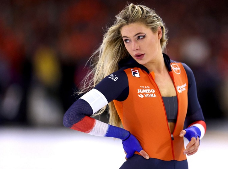 Самая красивая спортсменка Олимпиады взяла золото. Оранжевую конькобежку тренирует бывший наставник сборной России