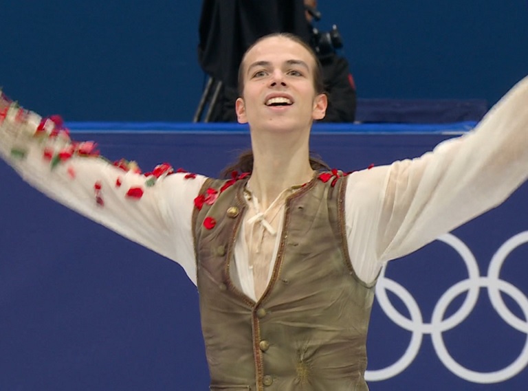 Петр I откатал короткую первым – в целом справился, но поначалу смазал два прыжка. Ждём сильнейших во второй разминке…