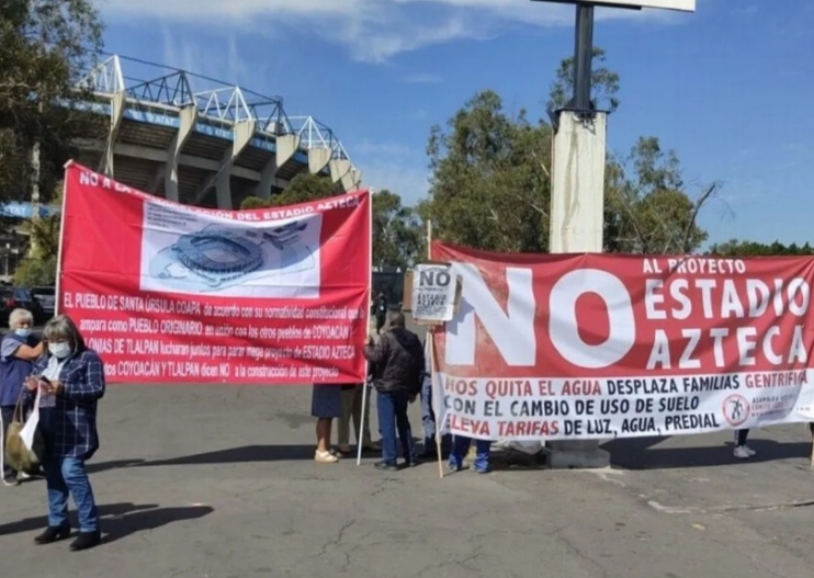Мексиканцы протестовали против «ЧМ по грабежу». Демонстранты, пинавшие мяч в виде головы Трампа, избиты полицией