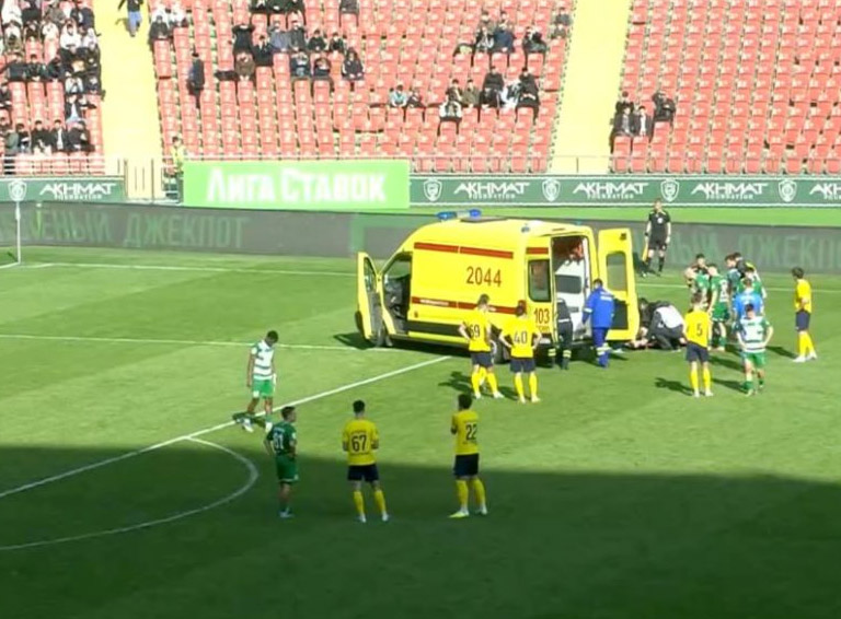 Богосавац пришёл в сознание. Удар коленом от защитника «Ростова» вынудил cкорую выехать футбольное на поле