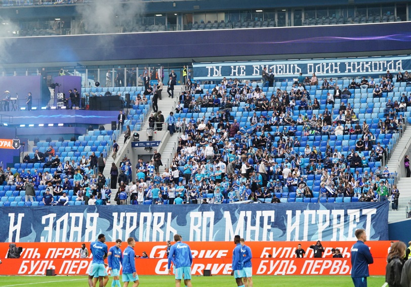 «Кровавый» разогрев фанатов перед дерби двух столиц на «Газпром-Арене». ФОТО