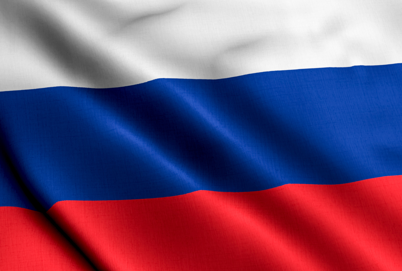 Жена Сафонова после победы ПСЖ в финале Лиги чемпионов вышла на поле с флагом России