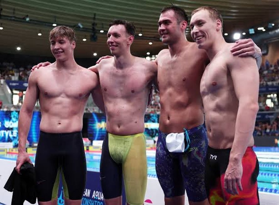 Победный аккорд России. Наша эстафетная четверка закрыла чемпионат золотой медалью!