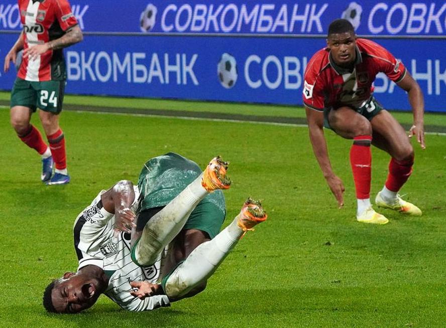 Экс-арбитр ФИФА: Ньямси сбивает Кордобу - это неубиваемая желтая карточка, вторая. Если бы не нога на весу, он бы ее в восьми местах сломал!