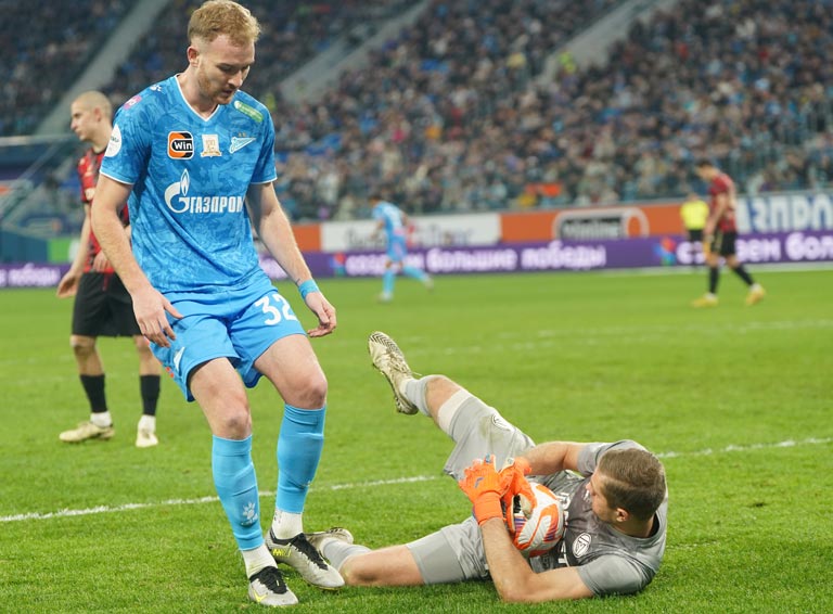 «Дивеев копытом бьет, хочет в «Зенит». Но для ЦСКА это проигрышный трансфер…»