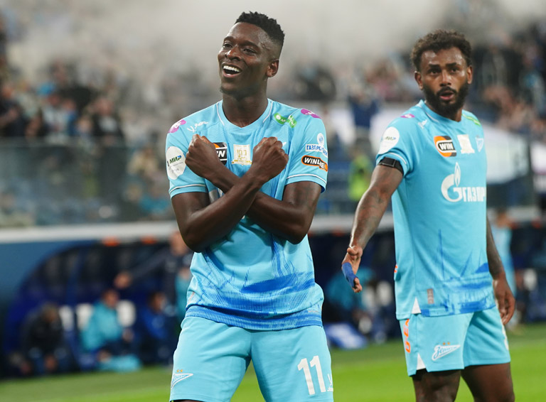 «Зенит» едва не подарил Семаку галстук на 50-летний юбилей, но вмешался VAR, усмотревший положение «вне игры». Ну а потом по законам жанра забил Луис Энрике