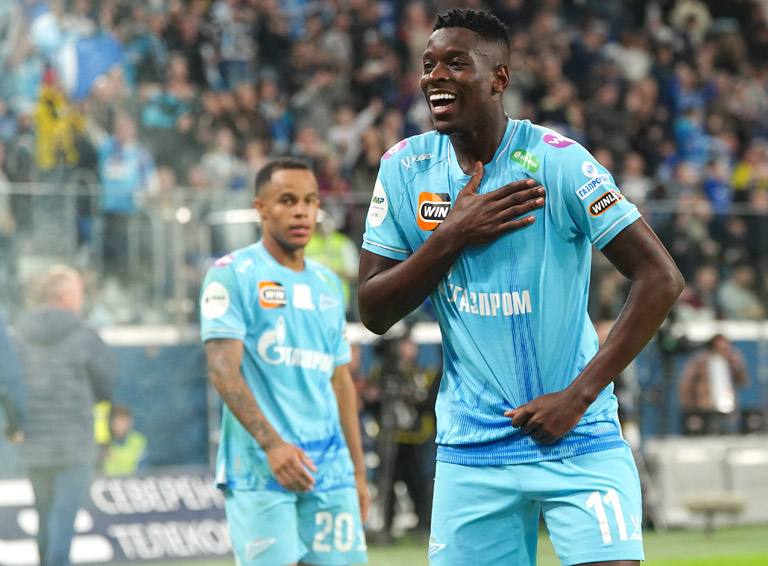 Подарить Семаку галстук на юбилей не позволил VAR, а потом забил Энрике