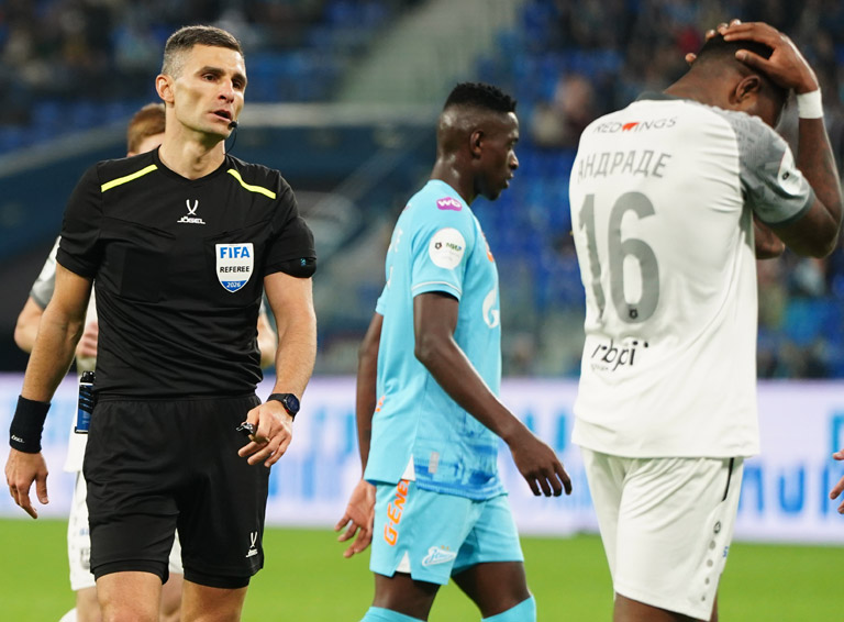 «Пятка Хиля была в офсайде. К тому же он закрывал обзор Адамову. Но Сухой и Иванов на VAR разобрались», - бывший судья РПЛ