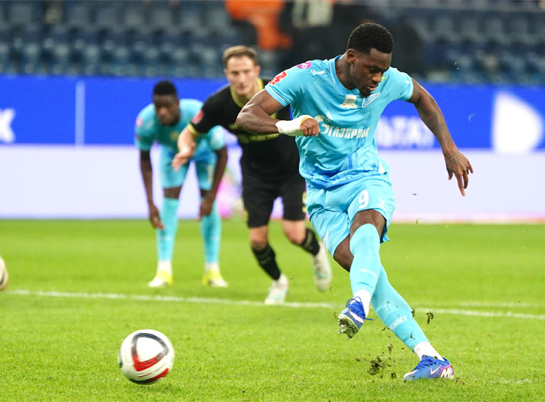 Дуран вслед за голом в чемпионате в ворота «Спартака» забил с пенальти еще и махачкалинскому «Динамо». На очереди теперь кубковое дерби с «красно-белыми»